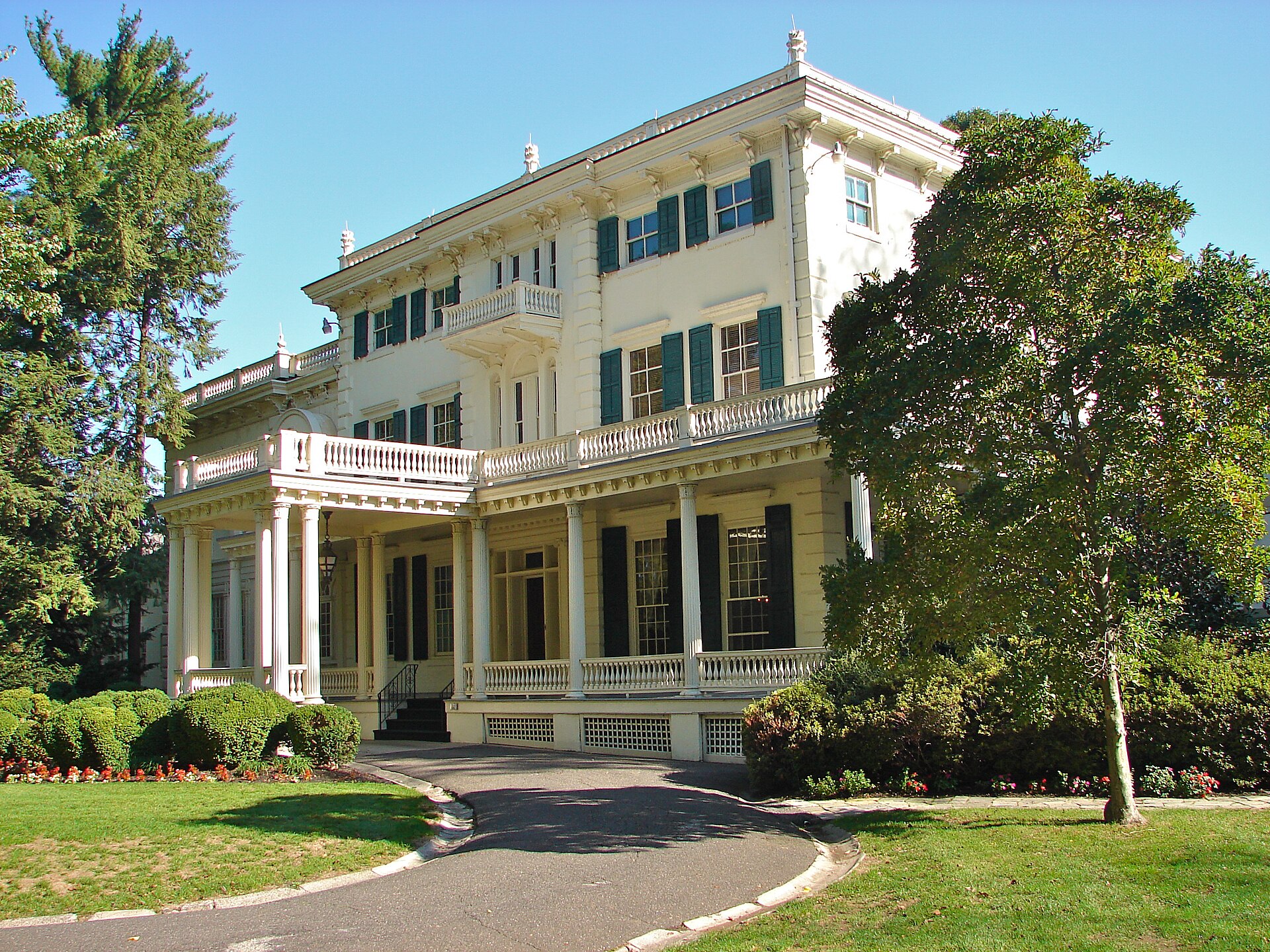 Living in Torresdale: A Luxury Buyer’s Guide to Northeast Philadelphia’s Riverfront Estate District