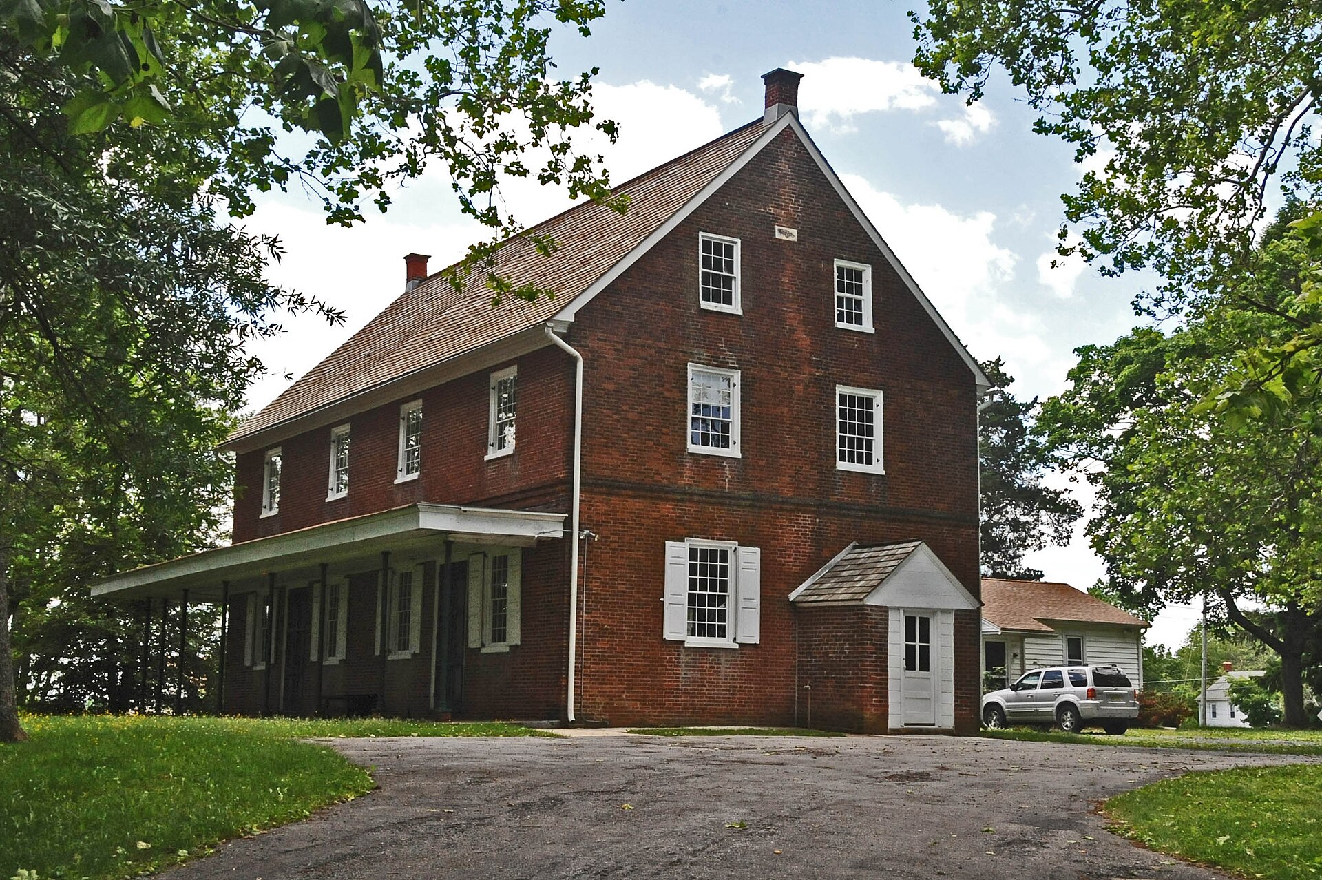 Wells, Septic Systems, and Acreage: A Buyer’s Guide to Estate Properties in South Jersey and the Philadelphia Suburbs